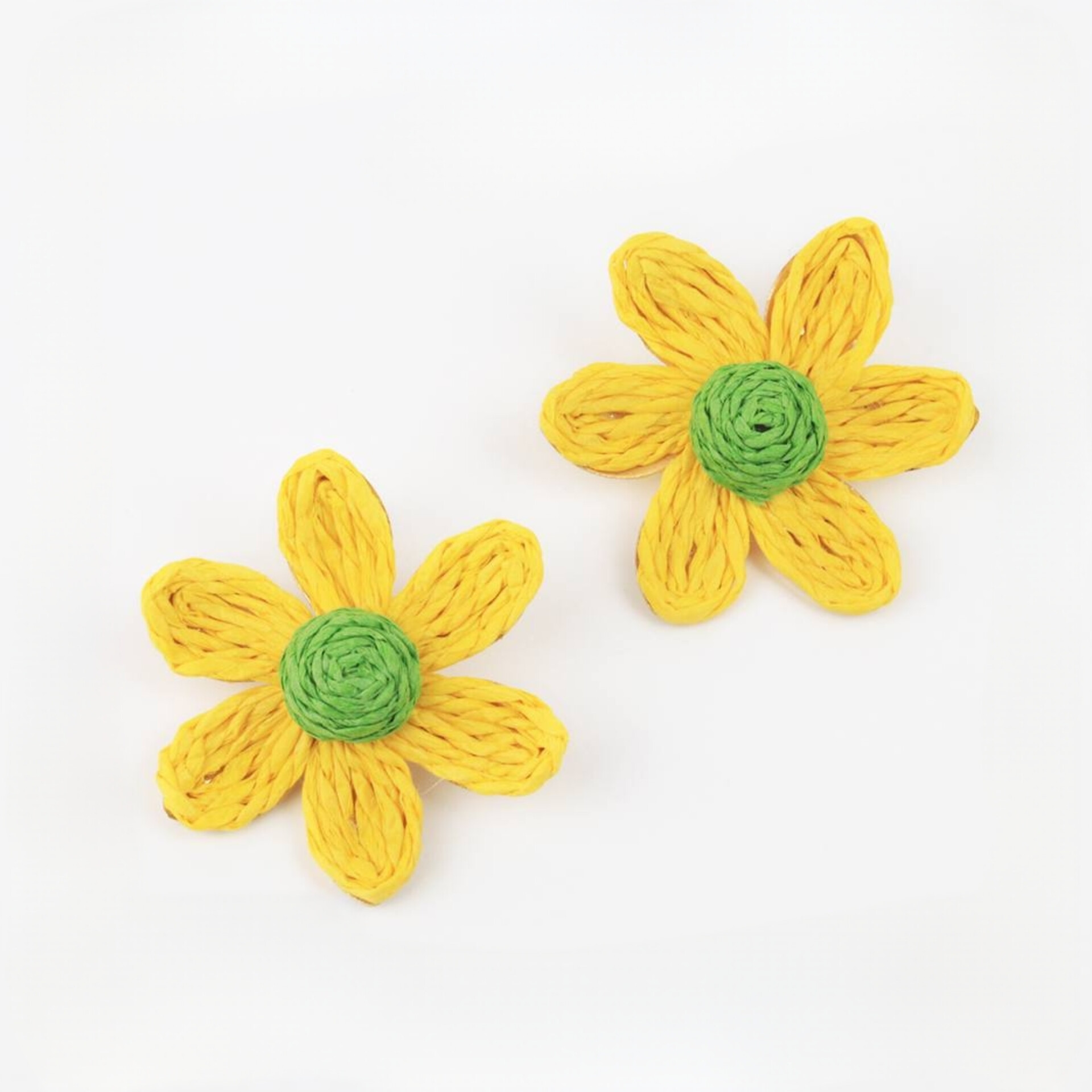 گوشواره بابونه کنفی از دلبرترینا